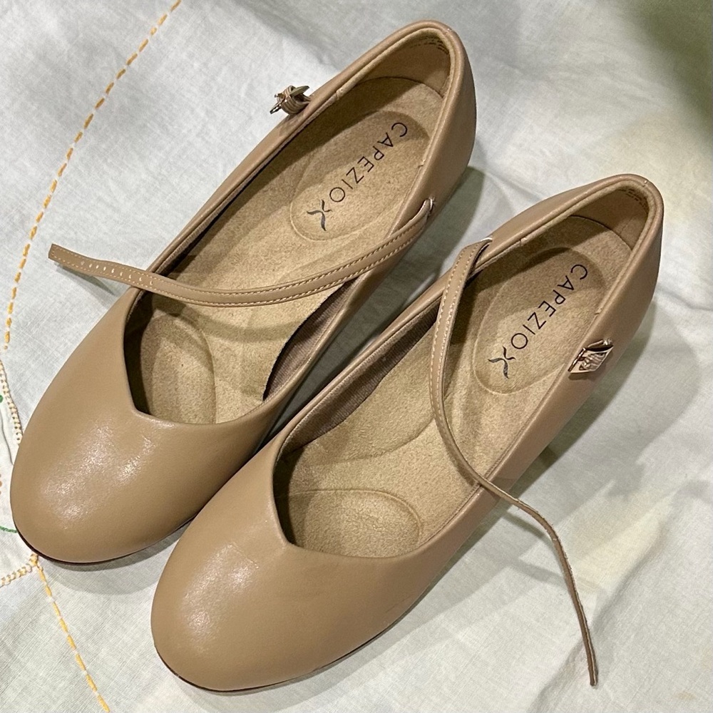 Capezio tan dance shoes size 7